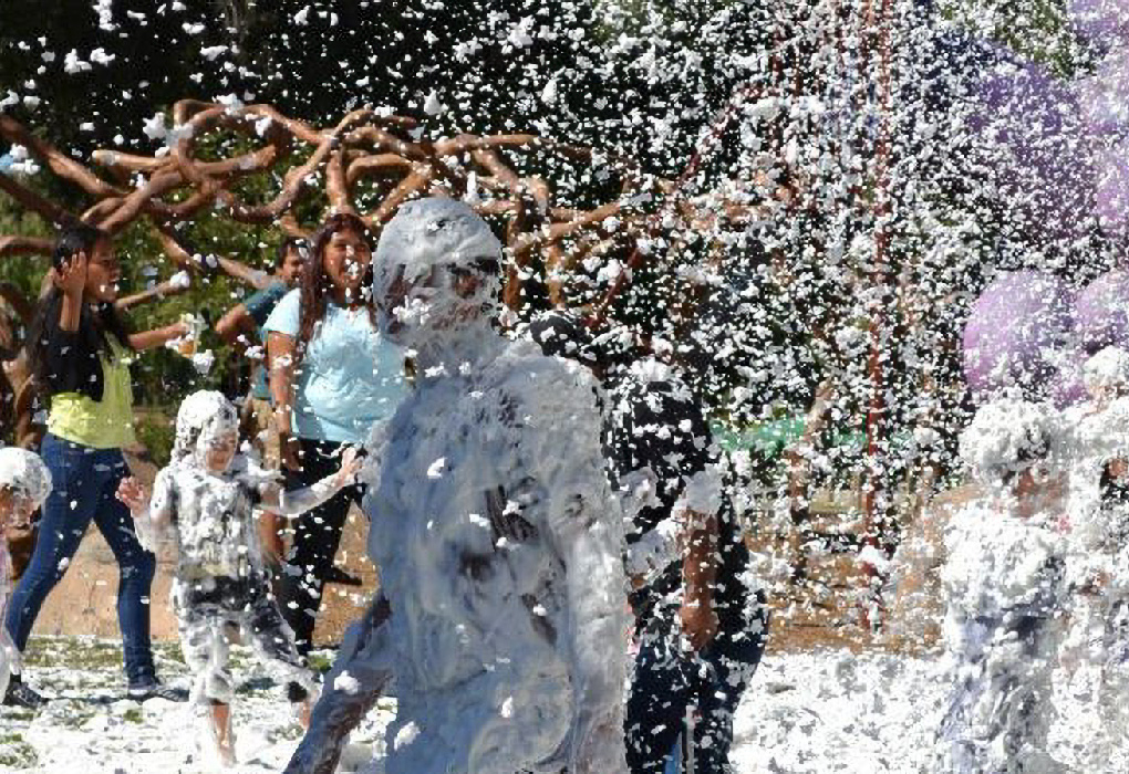 FOLKS GET COVERED IN DR. BRONNER’S MAGIC FOAM 2016