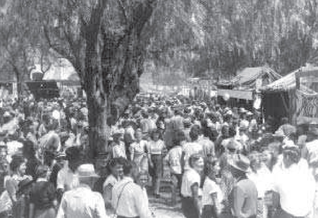 GRAPE DAY CROWDS IN THE PARK 1947