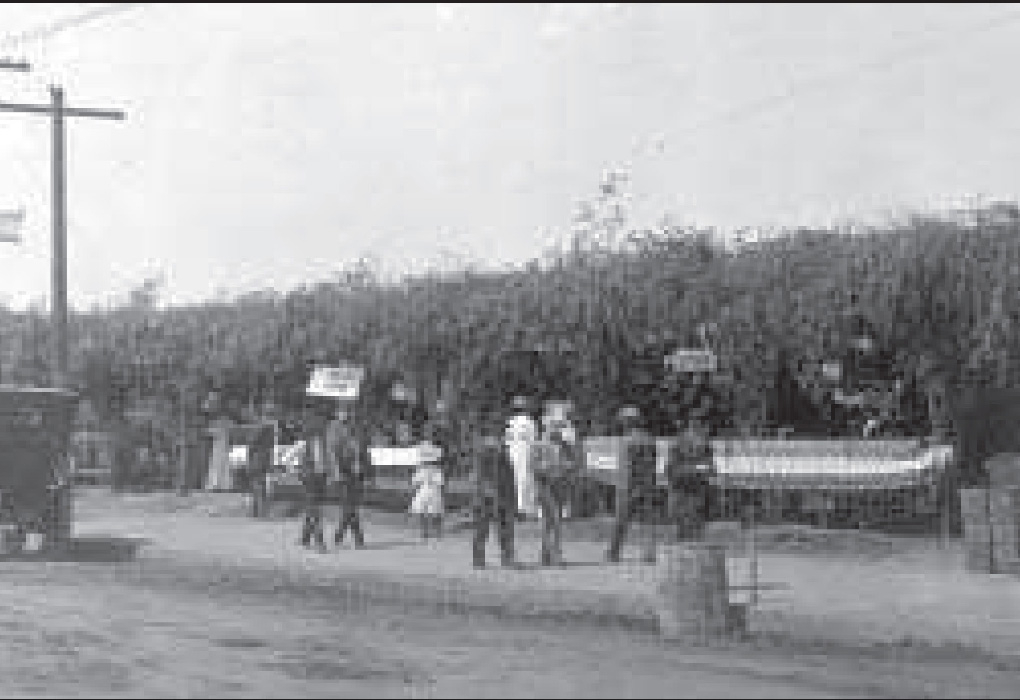 GRAPE DAY BOOTHS ON GRAND AVE 1908