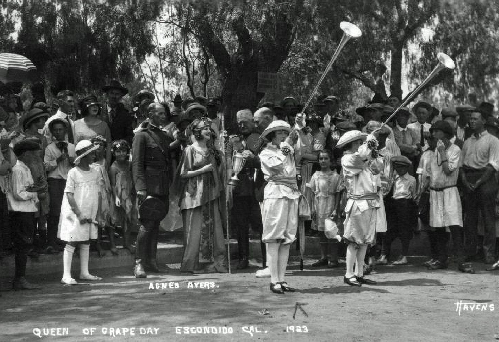 SILENT FILM STAR AGNES AYRES, 1923 Queen